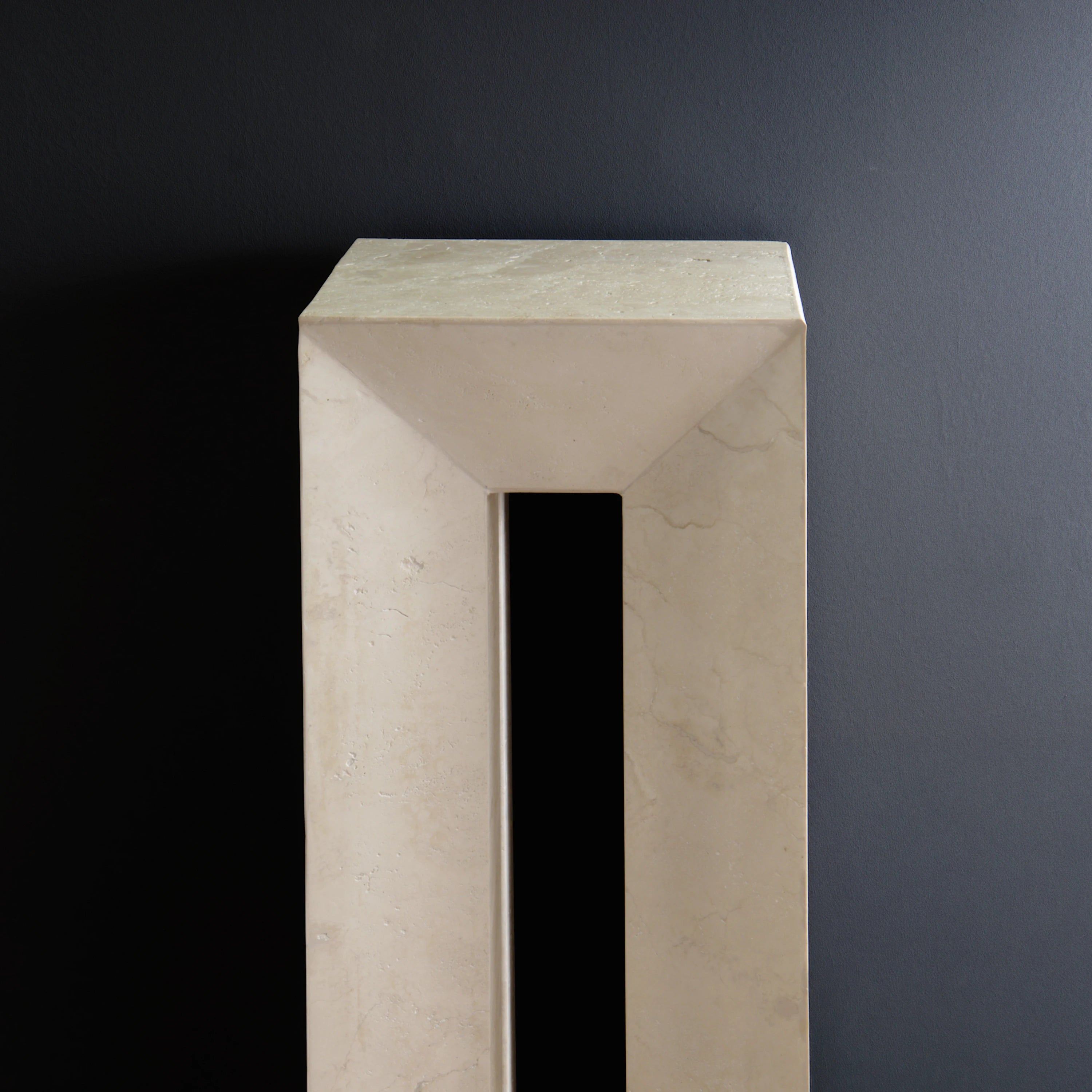 Cavo Travertine Plinth