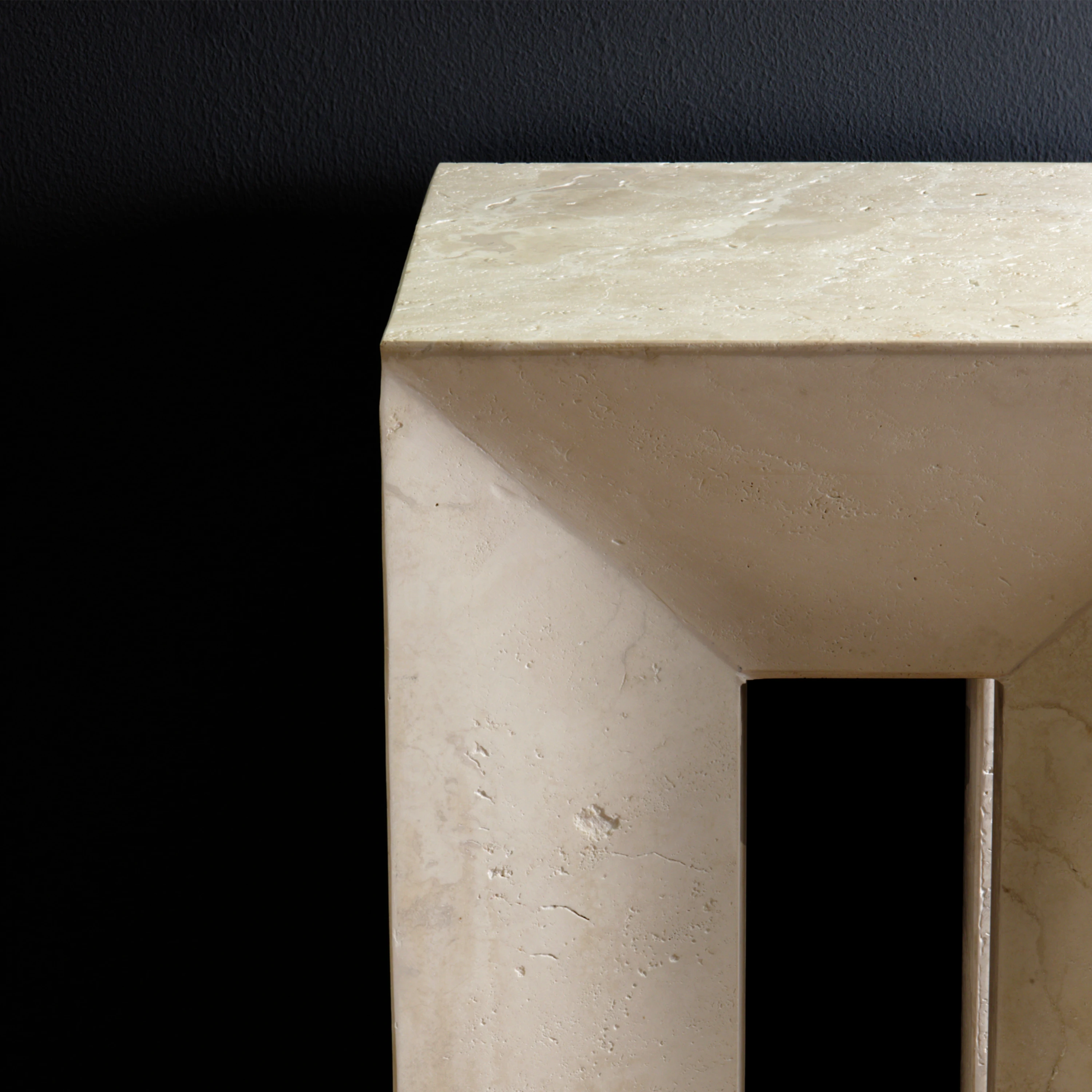 Cavo Travertine Plinth