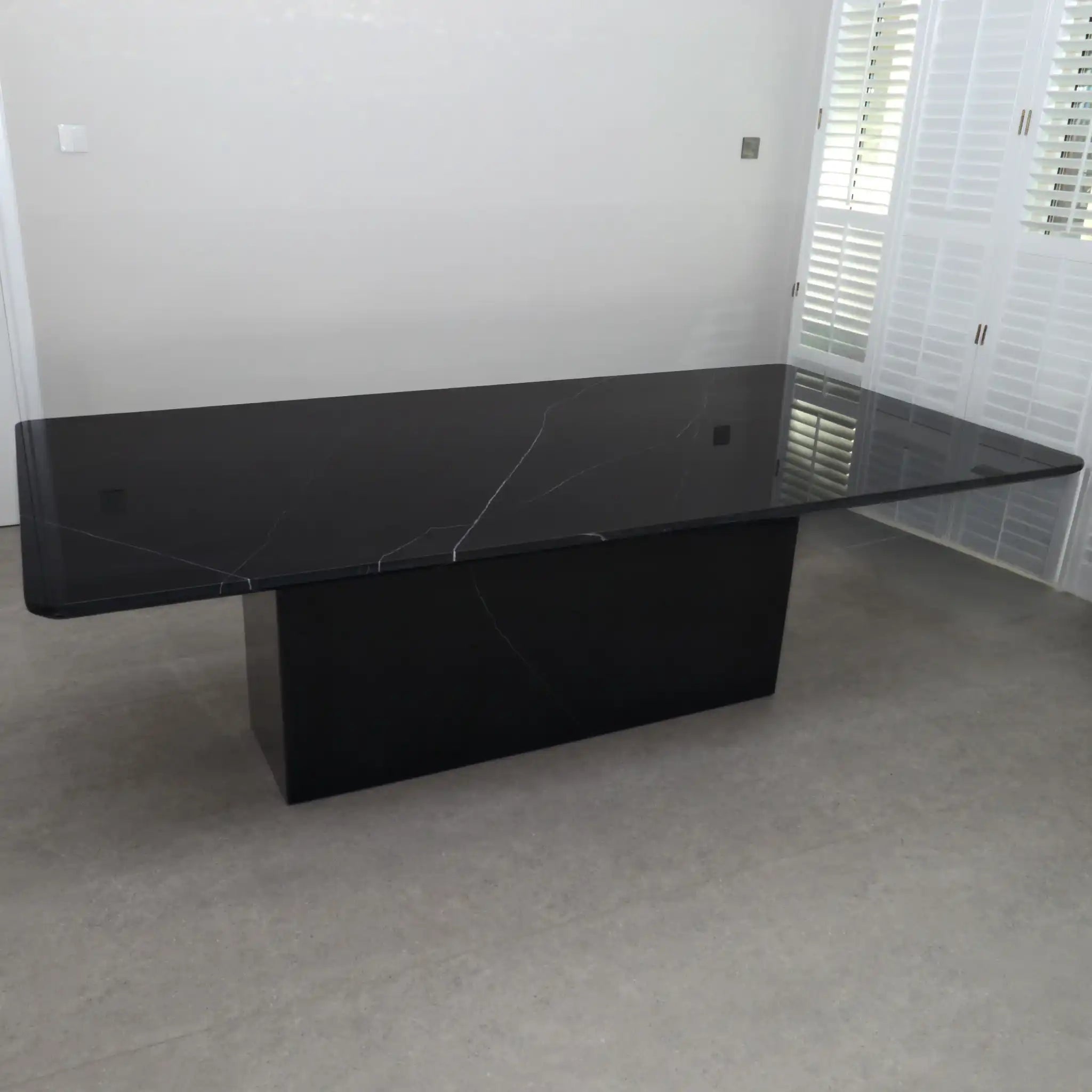 NERO VELUTO MARBLE DINING TABLE